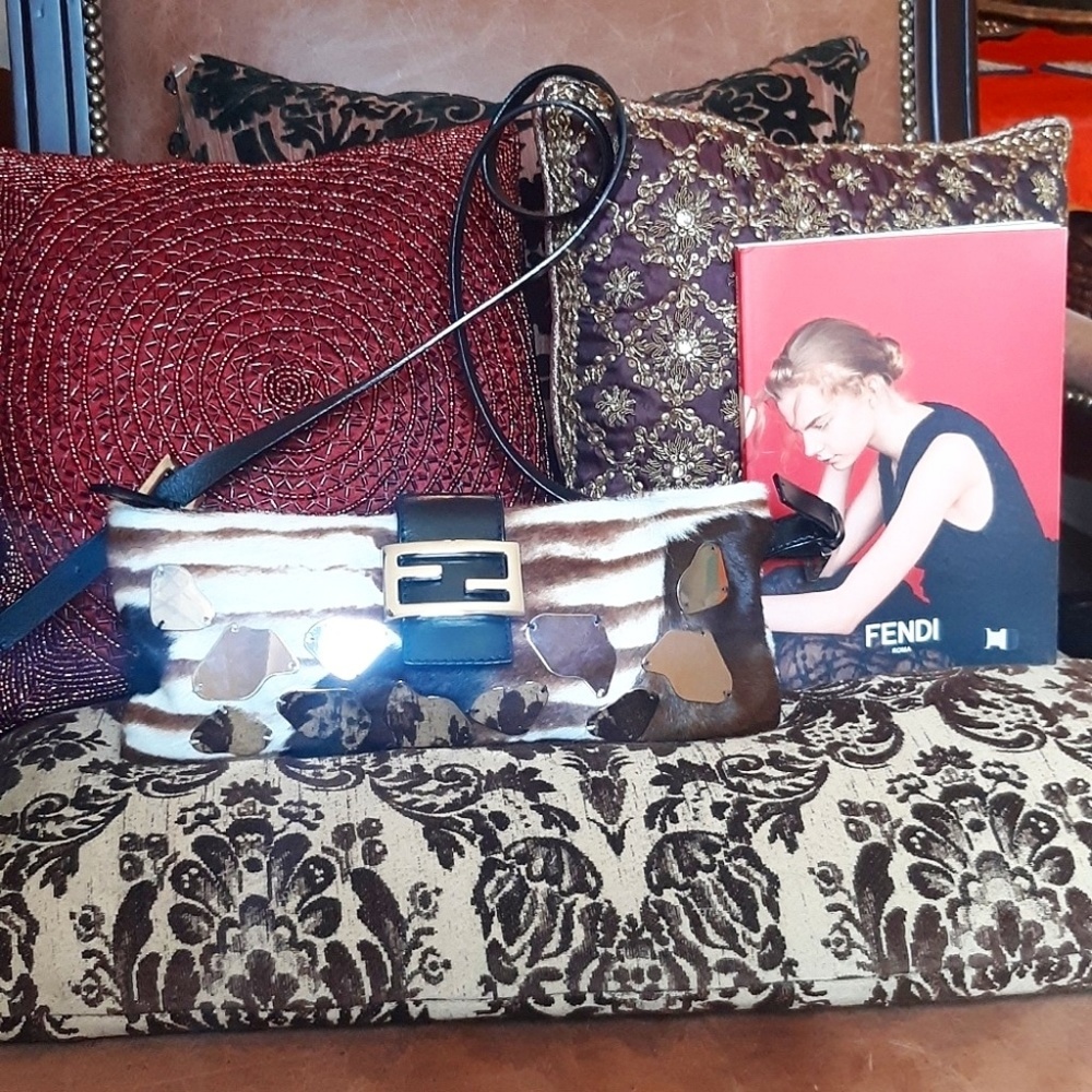 💥RARE💥💯FENDI PONY HAIR & MIRROR BAGUETTE - Picture 4 of 17